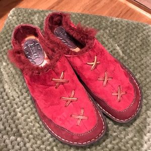 Beautiful BORN Slip On Shoes Women’s 9